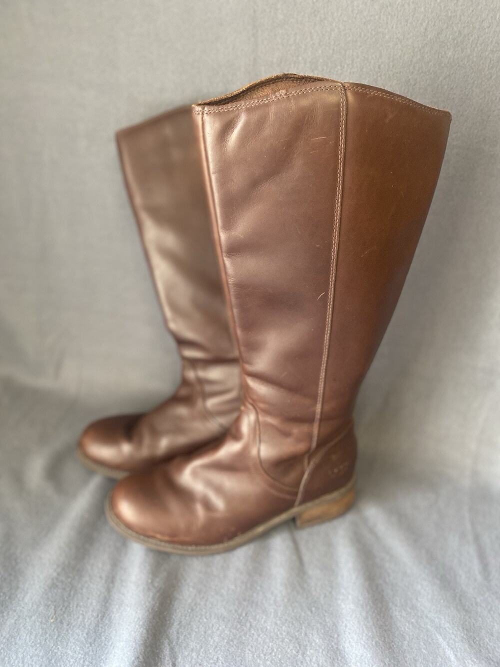 C22 Ugg leather riding boots women size 9